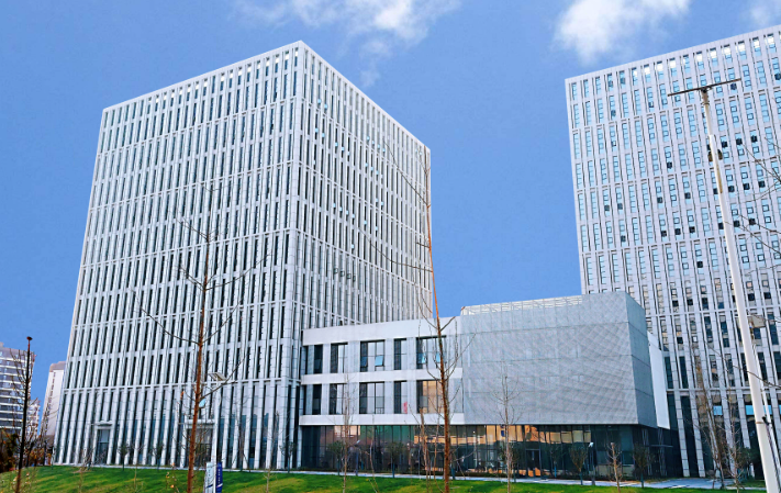 建筑工程与市政工程对比：青岛冠华建设集团有限公司业务优势分析